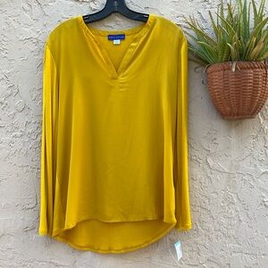 This Color Tho!! BNWT Gorgeous Simply Styled Mustard Shirt
